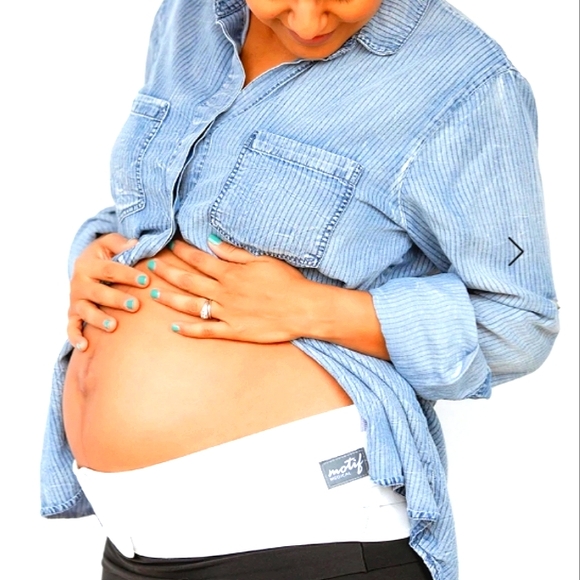Like New Motif Medical Pregnancy Support Belly Band-Relieves Pressure - Picture 2 of 11